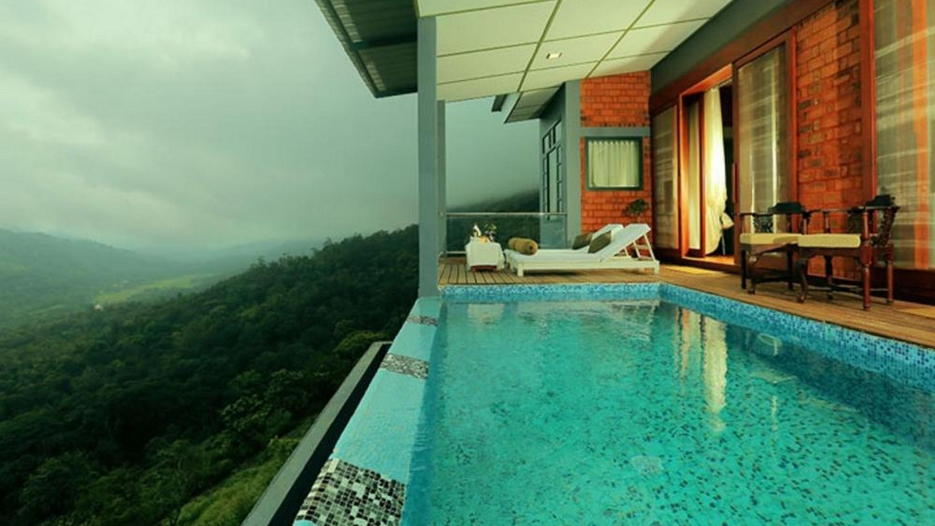 best-4-star-hotels-for-your-kerala-honeymoon-packages
